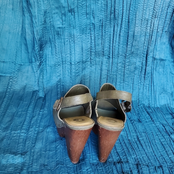 Guess Olive Green Open Toe Heels Size 10 - Picture 2 of 6